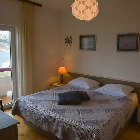 Apartments By The Sea Pag - 532 Pag Town