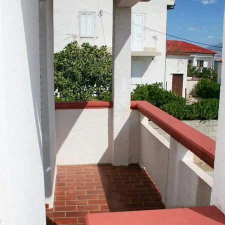 Apartments By The Sea Pag - 532