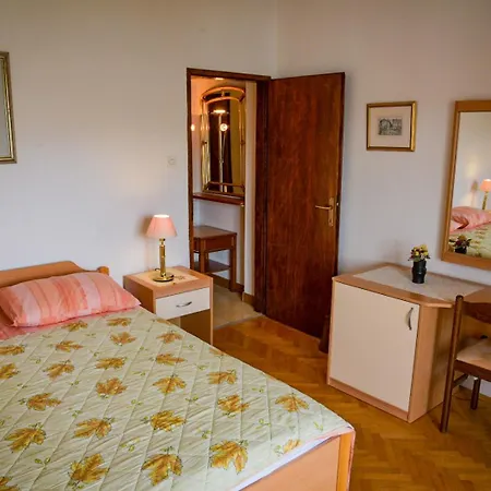 Apartments By The Sea Pag - 532